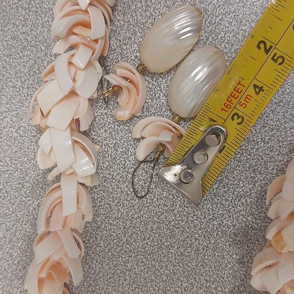 Hawaiian Style Pale Pink Shell Necklace and Matching Earrings - Picture 14 of 16